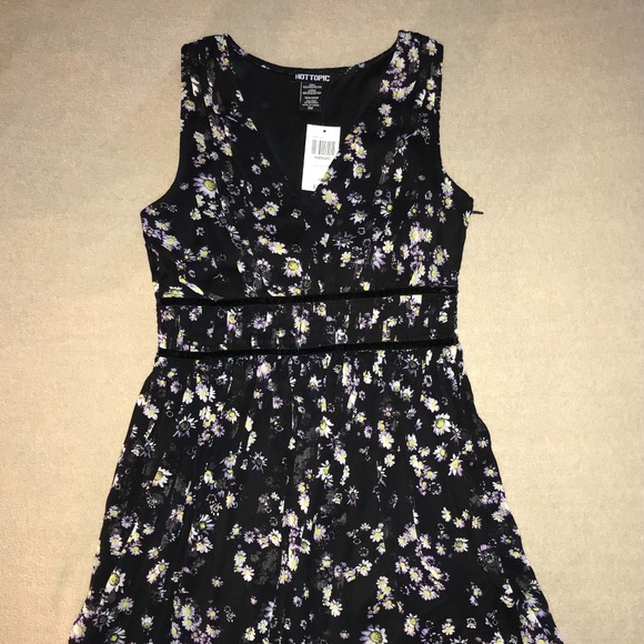 HOT TOPIC Black/Purple Daisy print Floral Dress - Picture 1 of 3